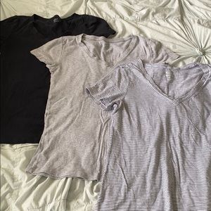 ❗️Closet Closing 11.1.20❗️ 3 V-neck Tees